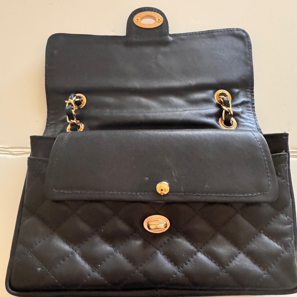 Stunning classic, black and red leather, legendary design handbag - NEW - Picture 5 of 8